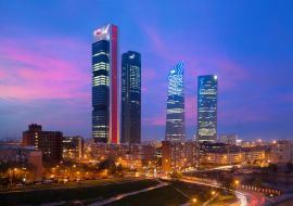 Lais Puzzle - Skyline des Finanzviertels Madrid Four Towers in der Dämmerung in Madrid, Spanien - 1.000 Teile