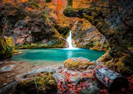 Lais Puzzle - See und Wasserfall der Quelle des Urederra in Navarra, Spanien - 100, 200, 500 & 1.000 Teile