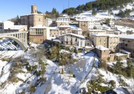 Lais Puzzle - Ortigosa de Cameros an einem verschneiten Tag, La Rioja, Spanien - 100, 200, 500 & 1.000 Teile