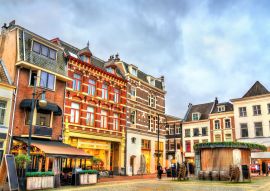 Lais Puzzle - Traditionelle Häuser in Arnhem, Niederlande - 100, 200, 500 & 1.000 Teile
