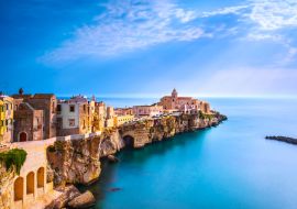 Lais Puzzle - Vieste Stadt auf den Felsen, Gargano, Apulien, Italien - 1.000 Teile