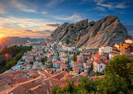 Lais Puzzle - Pietrapertoza, Italien, Stadtbild-Luftbild der mittelalterlichen Stadt während eines schönen Sonnenuntergangs - 100, 200, 500 & 1.000 Teile