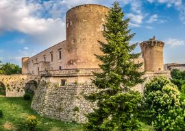 Lais Puzzle - Berühmte aragonesische Burg (Castello Aragonese) in Venosa, Basilikata, Süditalien - 100, 200, 500 & 1.000 Teile