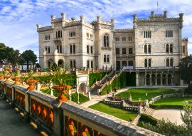 Lais Puzzle - Wunderschönes weißes Schloss über dem Meer - Miramare. Triest, Norditalien - 100, 200, 500 & 1.000 Teile