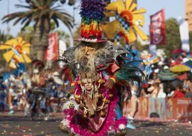 Lais Puzzle - Tobas-Tänzer in traditioneller Andenkostüm beim jährlichen Karneval Andino con la Fuerza del Sol in Arica, Chile. - 100, 200, 500 & 1.000 Teile