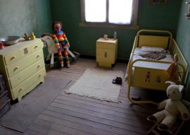 Lais Puzzle - In einem erhaltenen Kinderzimmer in den Humberstone Saltpeter Works - 100, 200, 500 & 1.000 Teile