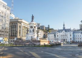 Lais Puzzle - Gebäude der Plaza Sotomayor Square und der chilenischen Marine (Armada de Chile) - Valparaiso, Chile - 100, 200, 500 & 1.000 Teile