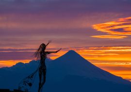 Lais Puzzle - Zoomaufnahme der schönen Sonnenaufgangsfarben am Ufer des Llanquihue-Sees mit dem unverwechselbaren Vulkan Osorno im Hintergrund - 100, 200, 500 & 1.000 Teile