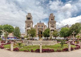 Lais Puzzle - Kathedrale nahe der Plaza De Armas in der Stadt Huaraz, Peru - 100, 200, 500 & 1.000 Teile