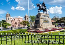 Lais Puzzle - Plaza de Armas in Ayacucho, Peru - 100, 200, 500 & 1.000 Teile