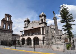 Lais Puzzle - Außenansicht der Kirche Santo Domingo in Ayacucho, Peru - 100, 200, 500 & 1.000 Teile
