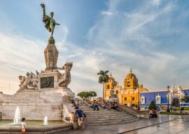 Lais Puzzle - Blick auf den Hauptplatz der Stadt Trujillo, Peru - 100, 200, 500 & 1.000 Teile