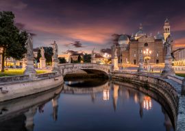 Lais Puzzle - Das Prato della Valle mit Blick auf die Basilica of St. Giustina bei Sonnenuntergang in Padova, Italien - 100, 200, 500 & 1.000 Teile