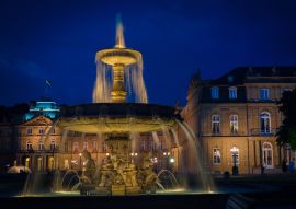 Lais Puzzle - Brunnen bei Nacht auf dem Schlossplatz in Stuttgart - 100, 200, 500 & 1.000 Teile