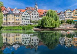 Lais Puzzle - Blick auf die historische Altstadt von Tübingen mit Reflektion der Häuser im Wasser - 100, 200, 500 & 1.000 Teile