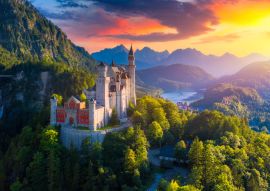 Lais Puzzle - Luftaufnahme von Schloss Neuschwanstein mit malerischer Berglandschaft bei Füssen, Bayern, Deutschland. Schloss Neuschwanstein bei Sonnenuntergang, Deutschland - 500 & 1.000 Teile