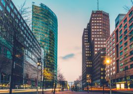 Lais Puzzle - Straße am Potsdamer Platz in der Nacht mit Linsenfackeln von fahrenden Autos, Berlin - 100, 200, 500 & 1.000 Teile