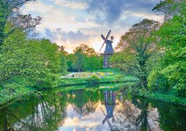 Lais Puzzle - Beliebter Stadtpark "Wallanlagen" mit "Am Wall Windmill" bei Sonnenuntergang in Bremen, Deutschland - 100, 200, 500 & 1.000 Teile