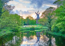 Lais Puzzle - Beliebter Stadtpark "Wallanlagen" mit "Am Wall Windmill" bei Sonnenuntergang in Bremen, Deutschland - 1.000 Teile