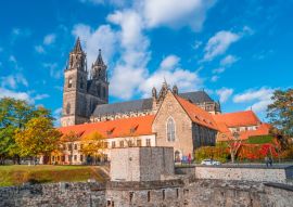 Lais Puzzle - Prachtvolle, farbenfrohe Kathedrale von Magdeburg im Herbst, Deutschland - 100, 200, 500 & 1.000 Teile
