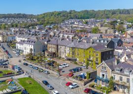 Lais Puzzle - Panorama von Beaumaris, Anglesey Nordwales in der Frühlingssonne - 100, 200, 500 & 1.000 Teile