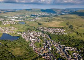Lais Puzzle - Luftaufnahme der Stadt Brynmawr in den Tälern von Südwales - 100, 200, 500 & 1.000 Teile