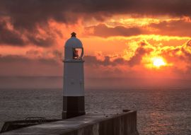 Lais Puzzle - Porthcawl-Leuchtturm bei Sonnenaufgang - 100, 200, 500 & 1.000 Teile