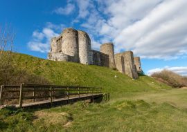 Lais Puzzle - Kidwelly Castle ist ein normannisches Schloss mit Blick auf den Fluss Gwendraeth und die Stadt Kidwelly, Carmarthenshire, Wales - 100, 200, 500 & 1.000 Teile