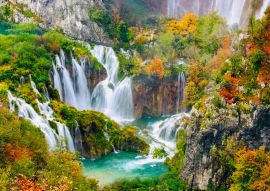Lais Puzzle - Detaillierte Ansicht der wunderschönen Wasserfälle bei Sonnenschein im Nationalpark Plitvice, Kroatien - 100, 200, 500 & 1.000 Teile
