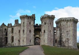 Lais Puzzle - Schloss Raglan in Monmouthshire Wales mit seinen imposanten Türmen - 100, 200, 500 & 1.000 Teile