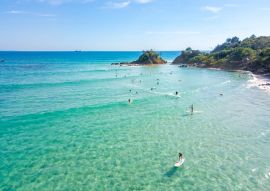 Lais Puzzle - Der Pass an der Byron Bay aus der Vogelperspektive mit Surfern und blauem Wasser, Australien - 100, 200, 500 & 1.000 Teile