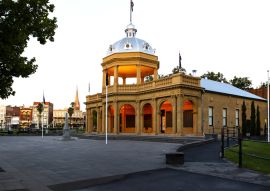 Lais Puzzle - Das Bendigo War Memorial und Museum auf der Paul Mall in der historischen Goldgräberstadt Bendigo, Victoria, Australien - 100, 200, 500 & 1.000 Teile