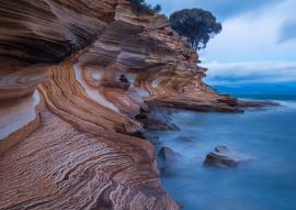 Lais Puzzle - Painted Cliffs im Maria Island National Park, Tasmanien, Australien. Erodierte Schichten aus Eisenoxid bilden interessante Muster in der Küstenlinie - 100, 200, 500 & 1.000 Teile