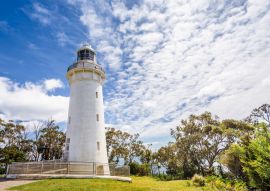 Lais Puzzle - Blick auf weißen Leuchtturm, Tafelkap Tulip, Wynyard, Tasmanien, Australien - 100, 200, 500 & 1.000 Teile