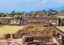 Lais Puzzle - Blick auf das Panorama der heiligen Stätte Monte Alban in Mexiko - 100, 200, 500 & 1.000 Teile