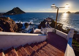 Lais Puzzle - Paseo del Centenario mit dem Leuchtturm von Mazatlan im Hintergrund, Mexiko - 100, 200, 500 & 1.000 Teile