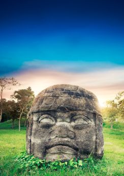 Lais Puzzle - Olmeken-Kolossalkopf in der Stadt La Venta, Tabasco, Mexiko - 100, 200, 500 & 1.000 Teile