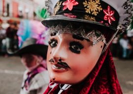 Lais Puzzle - Huehues Mexiko, mexikanische Karnevalsszene, Tänzerin trägt ein traditionelles mexikanisches Volkskostüm und eine farbenprächtige Maske - 100, 200, 500 & 1.000 Teile