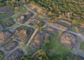Lais Puzzle - Pyramiden El Tajín, eine alte Stadt in Veracruz Mexiko ist eine schöne archäologische Stätte der UNESCO. Religiöse Tempel, Pyramiden und die Stadt diente dem Stamm der Totonacas - 100, 200, 500 & 1.000 Teile