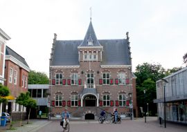 Lais Puzzle - Rathaus von Veendam, Niederlande - 100, 200, 500 & 1.000 Teile