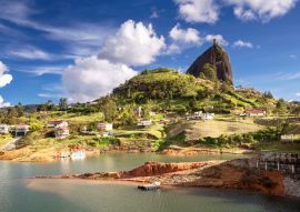 Lais Puzzle - Der Felsen El Penol in der Nähe der Stadt Guatape, Antioquia in Kolumbien - 100, 200, 500 & 1.000 Teile