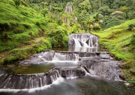 Lais Puzzle - Langzeitbelichtung des Wasserfalls in der Nähe des Santa Rosa Thermalbads in Santa Rosa de Cabal in Kolumbien - 100, 200, 500 & 1.000 Teile