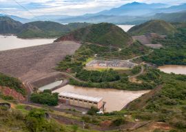 Lais Puzzle - Wasserkraftwerk inmitten von Bergen und Wald im Departement Huila. Eine der Quellen für saubere Energie im Land. Kolumbien - 100, 200, 500 & 1.000 Teile