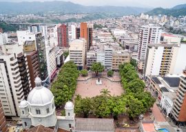 Lais Puzzle - Luftaufnahme der Kathedrale Unserer Lieben Frau der Armut von Pereira auf dem Bolivar-Platz in Risaralda Kolumbien. - 100, 200, 500 & 1.000 Teile