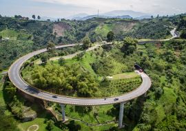 Lais Puzzle - Vista aérea de Puente Helicoidal Pereira Manizales en Risaralda Kolumbien - 100, 200, 500 & 1.000 Teile