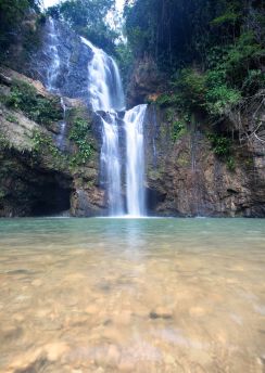 Lais Puzzle - Erstaunlich kristallines blaues Wasser Salto de La India Wasserfall in Santander, Kolumbien - 100, 200, 500 & 1.000 Teile