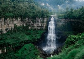 Lais Puzzle - Salto del Tequendama - ein Wasserfall am Fluss Bogotá in Kolumbien. Schöner kaskadenförmiger, sehr langer Wasserfall in der Schlucht - 100, 200, 500 & 1.000 Teile