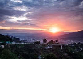 Lais Puzzle - Sonnenuntergang in der Stadt Pereira-Risaralda, Kolumbien. Panoramablick von El Tambo - 100, 200, 500 & 1.000 Teile