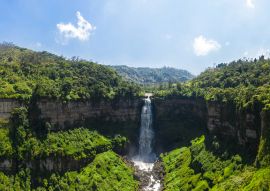 Lais Puzzle - Luftaufnahme des El Salto de Tequendama, einer der imposantesten Wasserfälle in Kolumbien, gespeist vom verschmutzten Bogotá-Fluss - 100, 200, 500 & 1.000 Teile