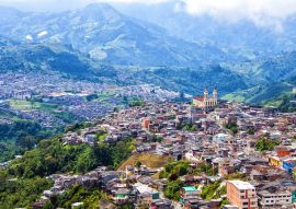 Lais Puzzle - Panoramablick auf die Stadt Manizales, ihre Häuser und ihre Kirche, in Caldas, Kolumbien - 100, 200, 500 & 1.000 Teile